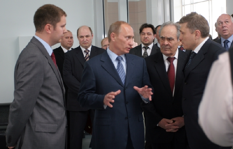 alabuga.ru📷Слева – направо: Тимур Шагивалеев, президент РФ Владимир Путин и президент РТ Минтимер Шаймиев.