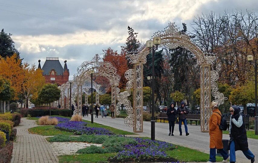 Краснодар вошел в тройку самых наряженных городов на Новый год