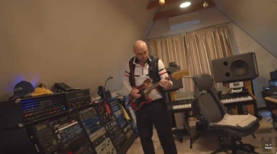    Роман Товстик и Полина Диброва показали свой новый дом. Источник: "Осторожно: Собчак" / Youtube.com