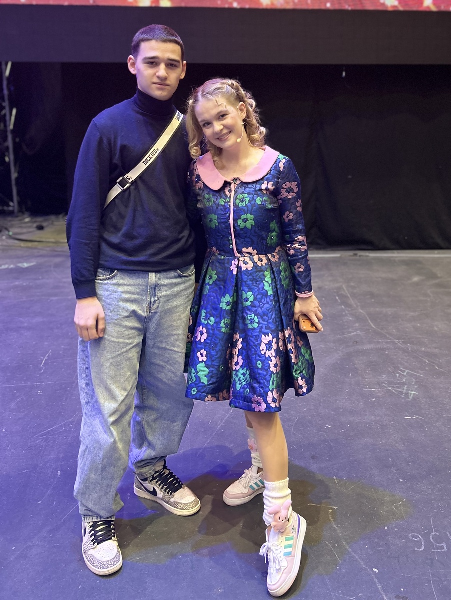 С главной героиней Светой из постановки «История новогодних игрушек».