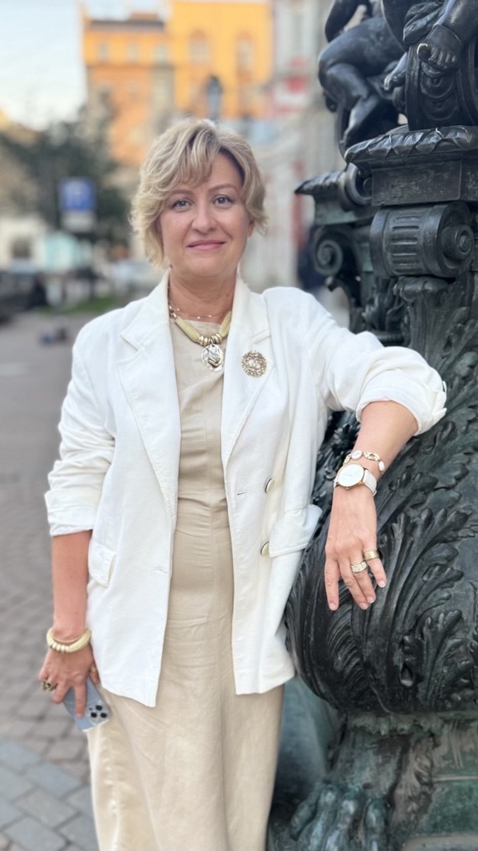 Елена Васильевна.