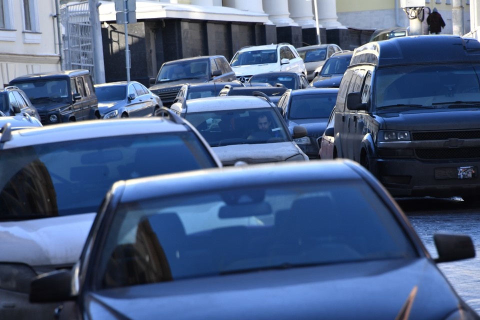    К обеду 29 декабря индекс пробок в Новосибирске достиг 8 баллов. Владимир ВЕЛЕНГУРИН