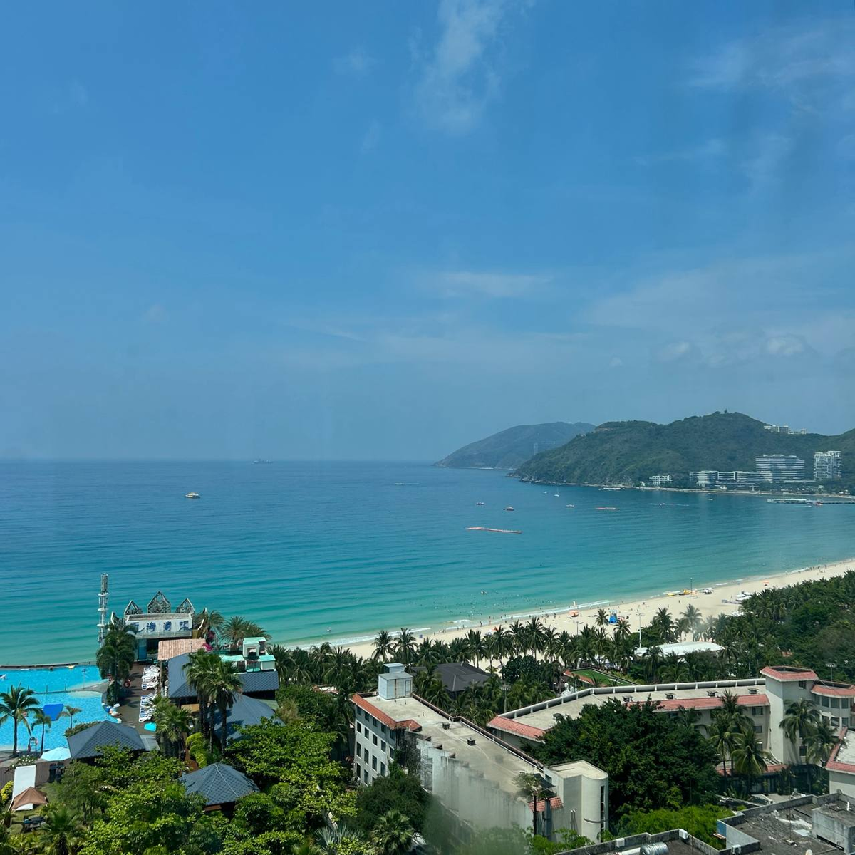 Вид из отеля Harman на бухту Дадунхай