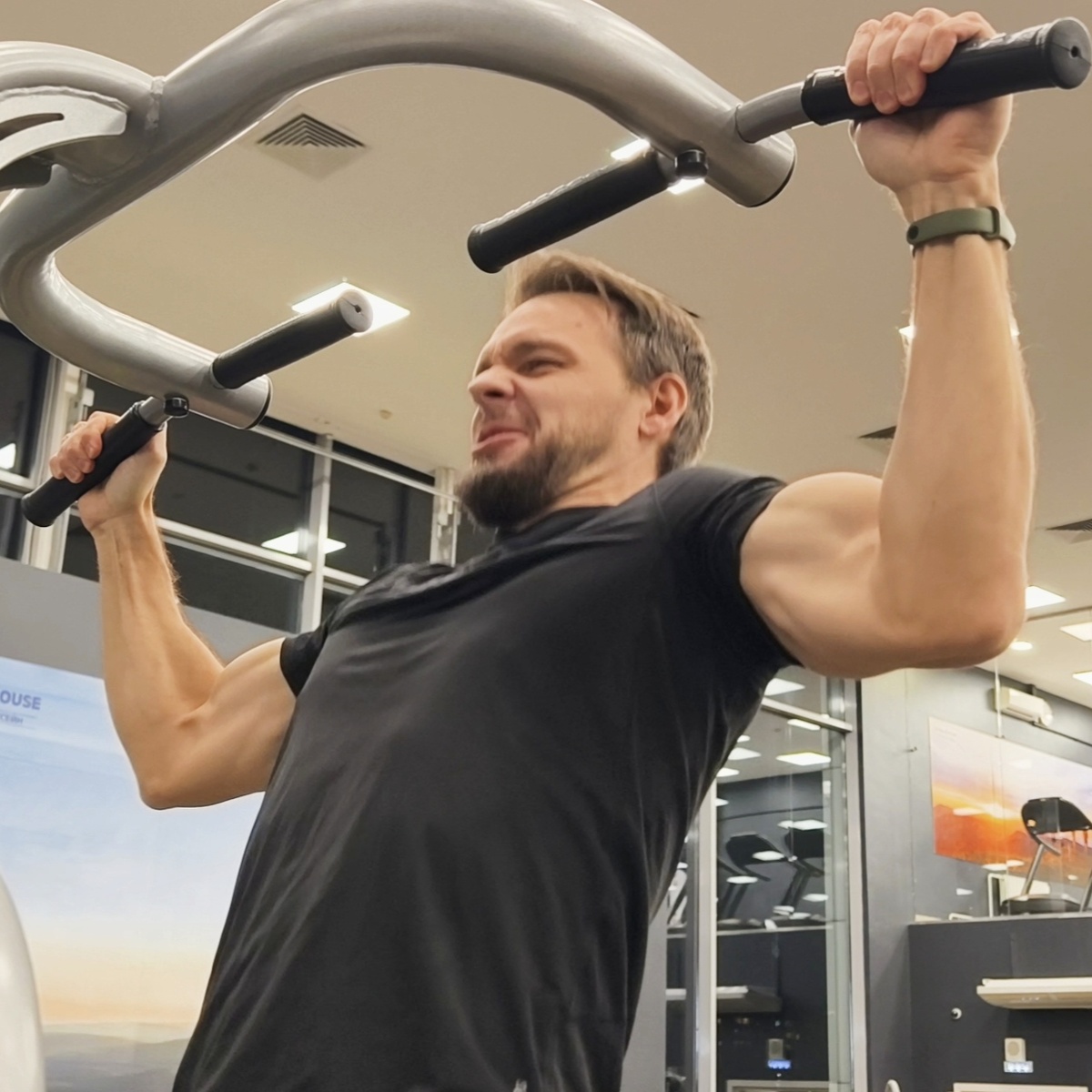 Подтягивания широким хватом