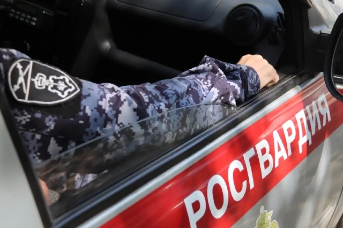    Мужчина сломал дверь в квартире сожительницы в порыве гнева в Борзе