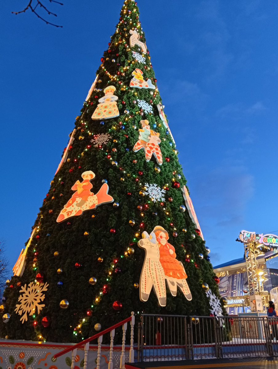 Елка на катке ГУМ