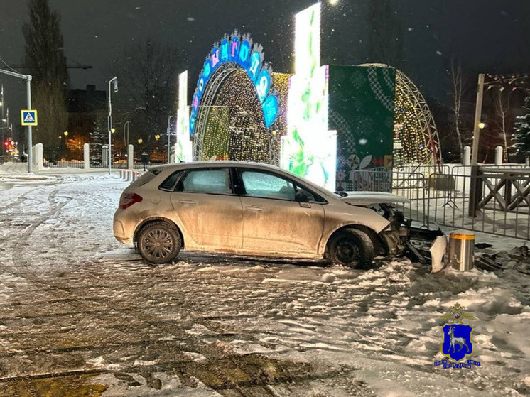     Машина столкнулась с ограждением вчера примерно в 6:20. Фото: ГУ МВД России по Самарской области