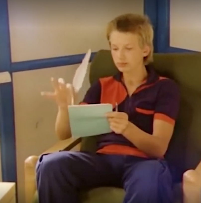 Главные проблемы героя - творческие. Кадр из фильма "Выше радуги" (Одесская киностудия, 1986 г.)