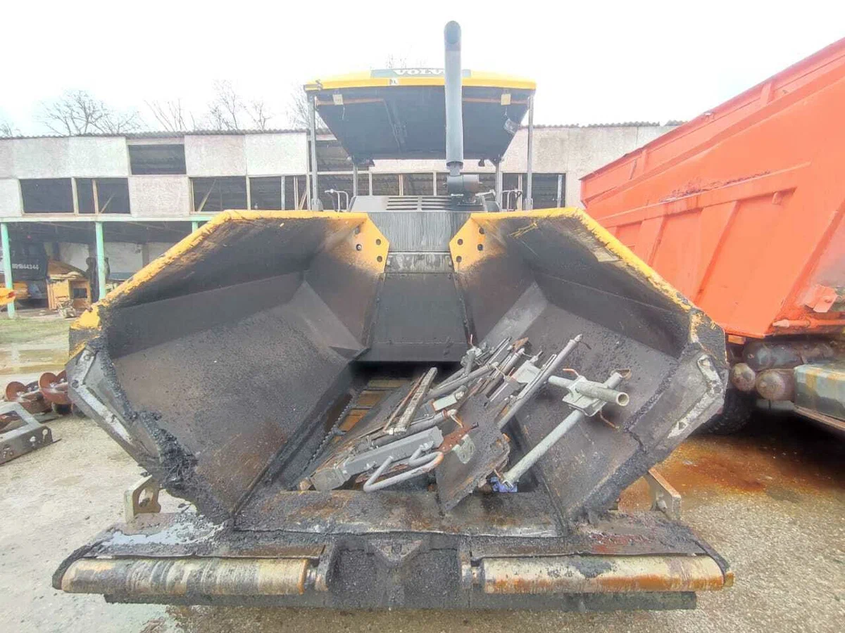 Чистка асфальтоукладчика