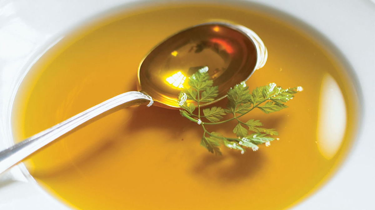Фото: French Consommé Soup and Its Uses thespruceeats.com