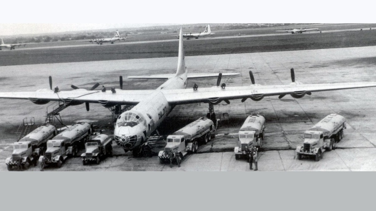 В крыльевых топливных баках Convair B-36 Peacemaker содержалось столько горючего, что его хватило бы, чтобы на автомобиле 16 раз совершить кругосветное путешествие. Источник фото: https://war-book.ru/wp-content/uploads/2019/07/00038715.jpg