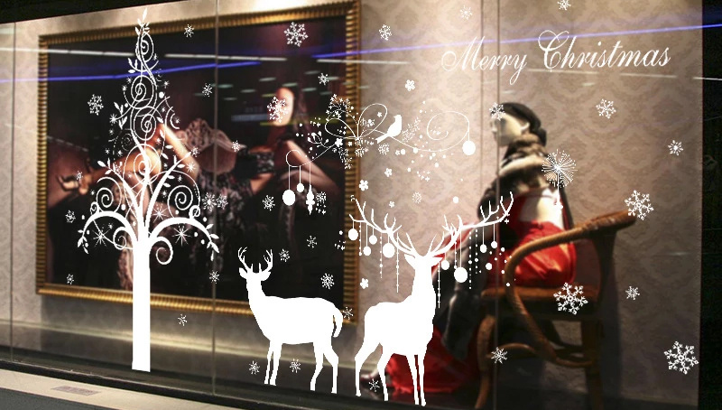 Описание: Баннер и витрина с новогодним предложением.
Источник: Unsplash