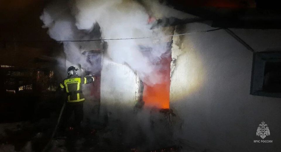    Пожар в Гуселетово. Источник: ГУ МЧС России по Алтайскому краю