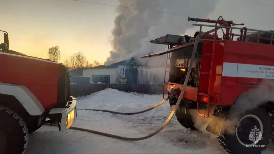    Пожар в Гуселетово. Источник: ГУ МЧС России по Алтайскому краю