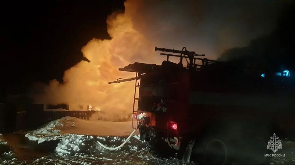    Пожар в Гуселетово. Источник: ГУ МЧС России по Алтайскому краю