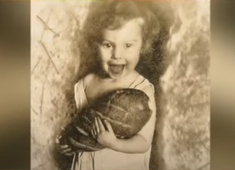 Алла в детстве