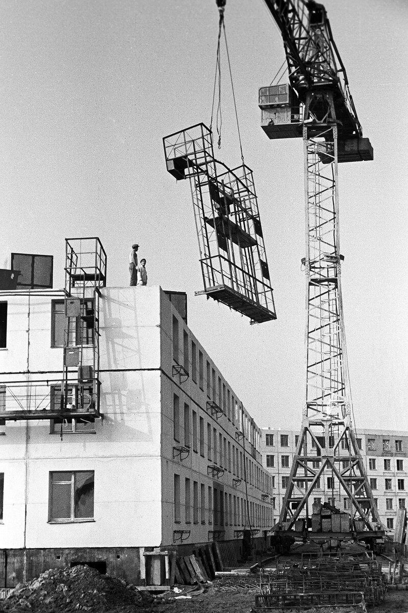 Борис Манушин / РИА Новости📷Строительство панельных домов, Москва, 1963