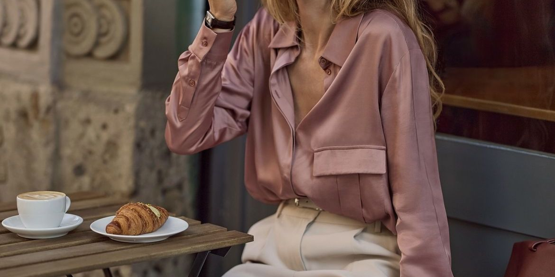 Как помолодеть с помощью одежды: 4 цвета, которые визуально «стирают» возраст и усталость