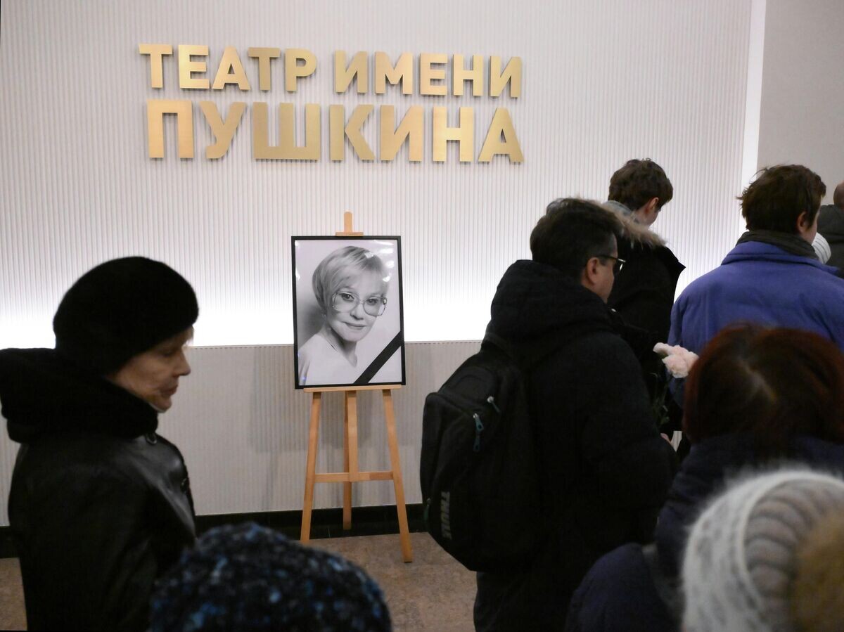    Церемония прощания с народной артисткой РФ Верой Алентовой в Московском драматическом театре имени А.С. Пушкина | © РИА Новости / Григорий Сысоев