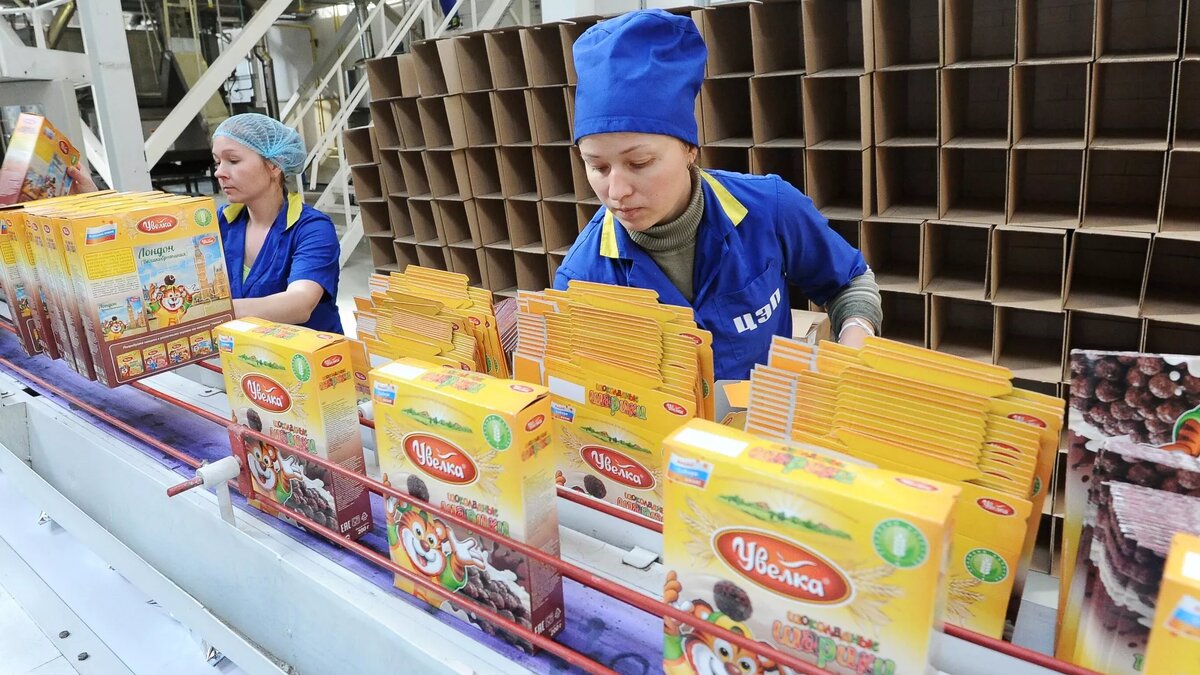 Упаковка сухих готовых завтраков на заводе в Челябинской области © Sputnik / Александр Кондратюк