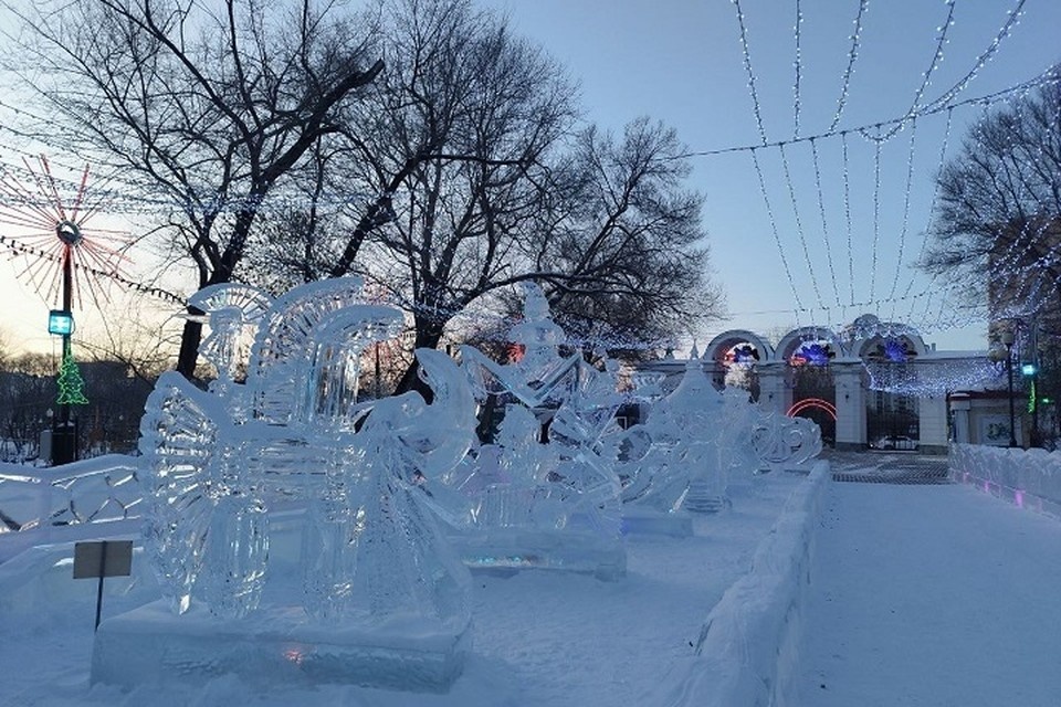    Ледовые скульптуры в парке Михаил МАЛЫШЕВ
