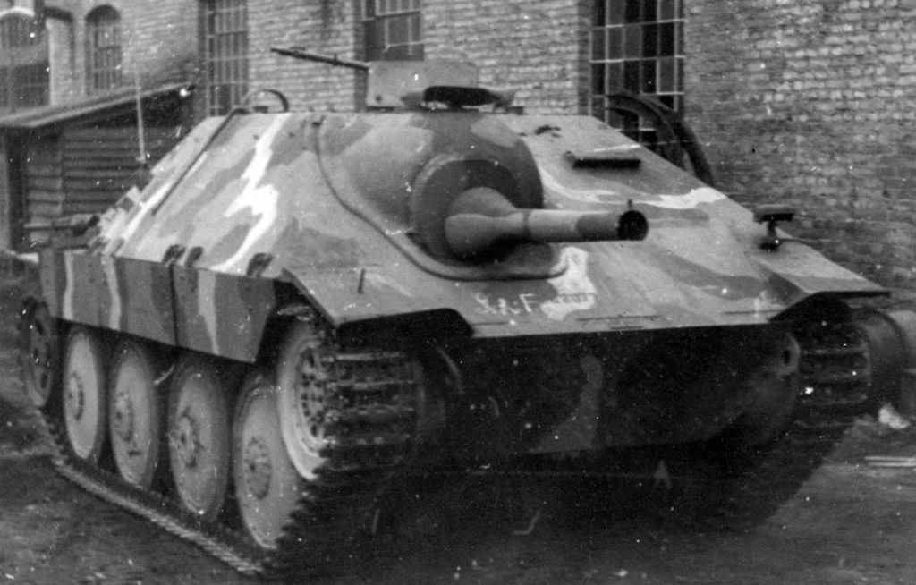 Первый образец Flammpanzer 38 (Jagdpanzer 38 Fl).