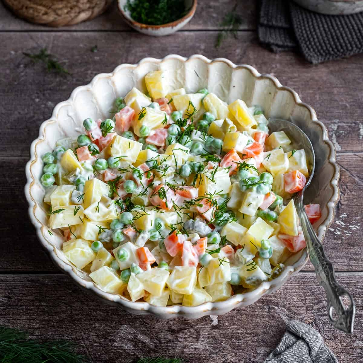 Салат Оливье: 4 лучших рецепта (классический с колбасой, царский, ПП) и секреты вкуса