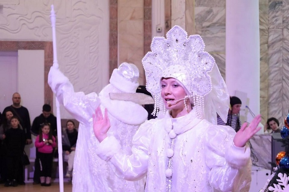    В Мариупольском театре стартовал фестиваль новогодних сказок для детей. Фото: Министерство культуры ДНР