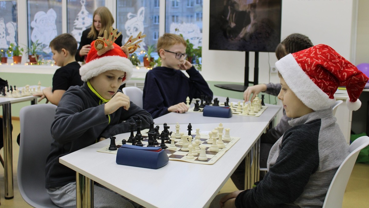     В Гае юные шахматисты сразились в новогоднем турнире. Фото: центральная детская библиотека Гая.