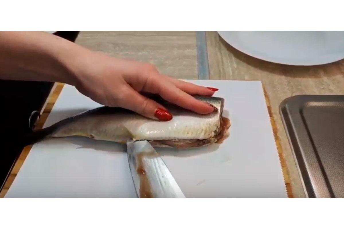 Галина Кормилина / VK📷Как быстро разделать селедку