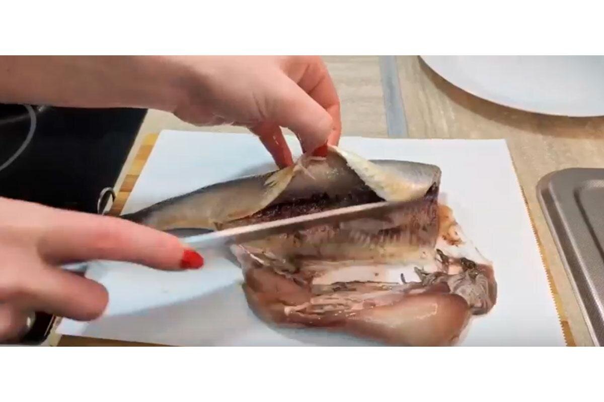 Галина Кормилина / VK📷Как быстро разделать селедку