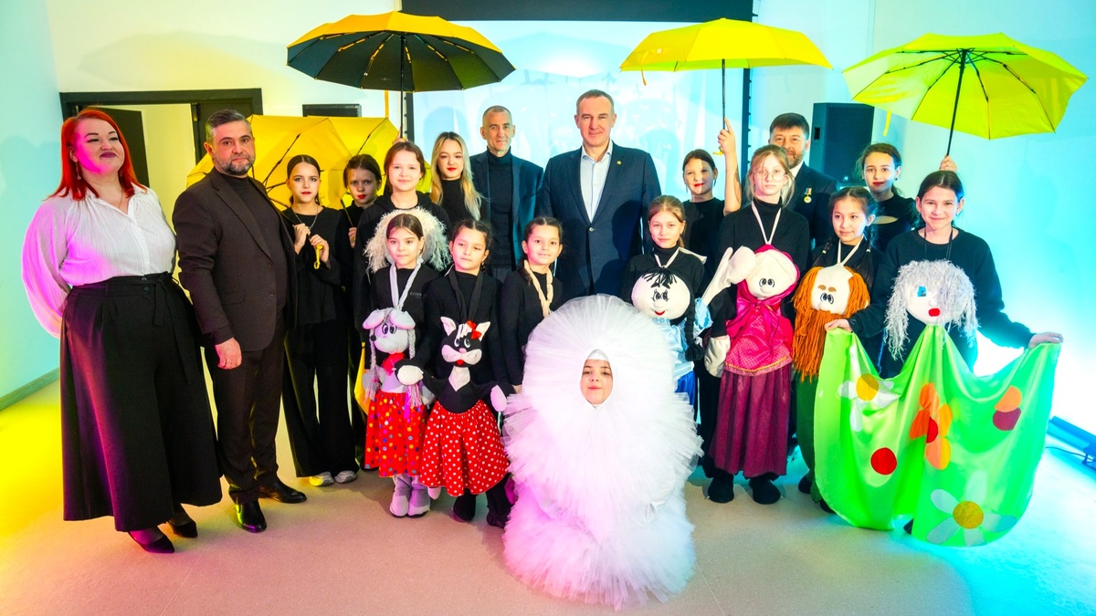    Новый культурно-досуговый центр в Солнечном открыл губернатор Югры Руслан Кухарук