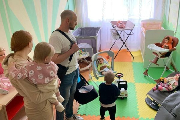 От социальных нянь до семейного капитала: как в Нижегородской области поддерживают молодых родителей  📷
