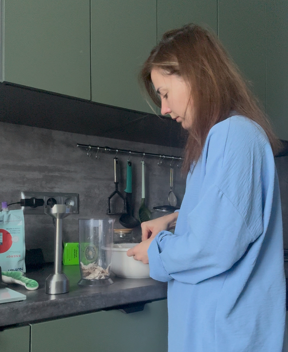 Готовлю завтрак Игорю