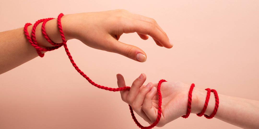 Что делает с психикой жизнь рядом с зависимым человеком: незримые шрамы созависимости