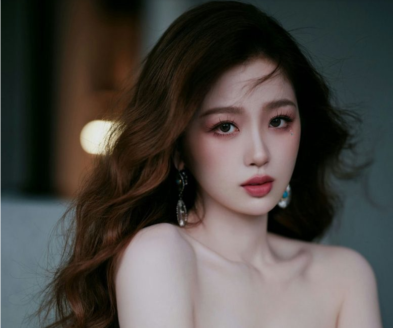 Китайская актриса Эстер Ю.