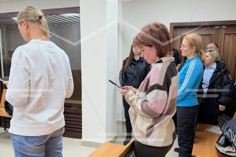    Три бывшие сотрудницы завода украли у предприятия 15 миллионов рублей. Фото: Красногорский городской суд Каменска-Уральского