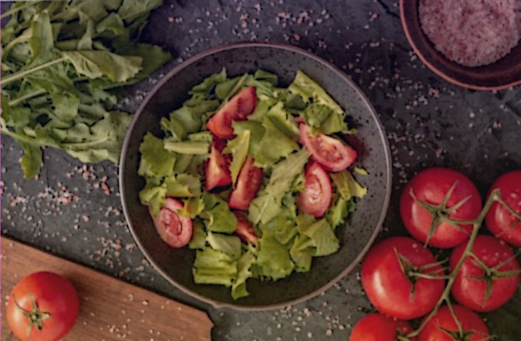 Сколько живут салаты? Все о сроке годности и правильном хранении