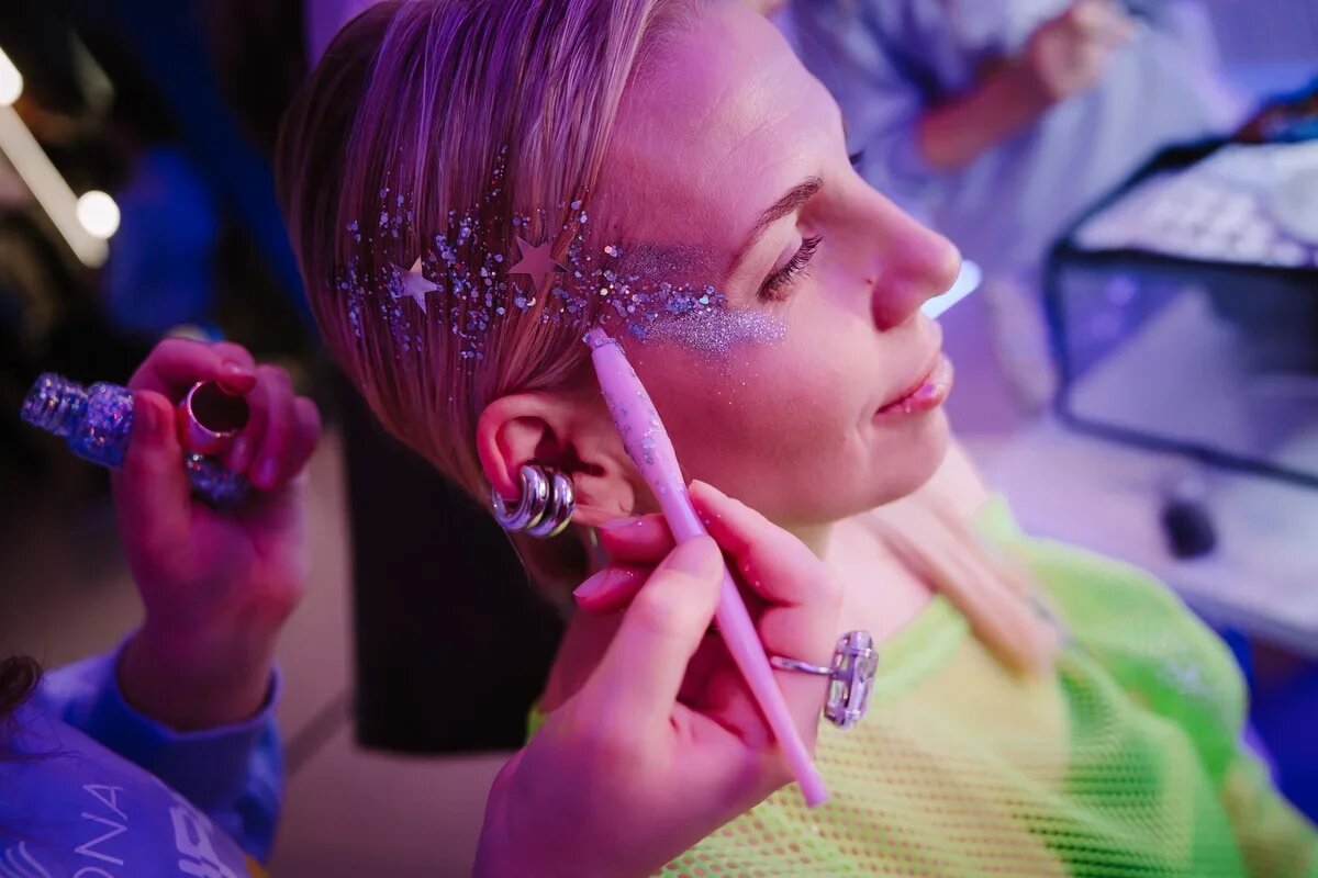    Это был не маскарад, а декларация: туризм – это драйв, эстетика и эмоции. Фото: Corona Travel