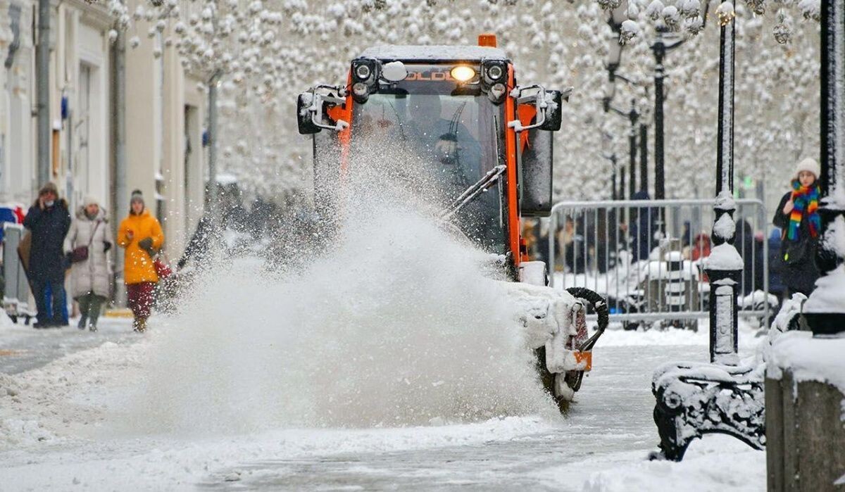     Уборка снега. Источник: mos ru Автор фото: Пресс-служба Мэра и Правительства Москвы