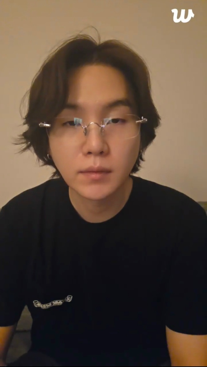 Мин Юнги 28 декабря 2025 года появился на фанатской платформе Weverse