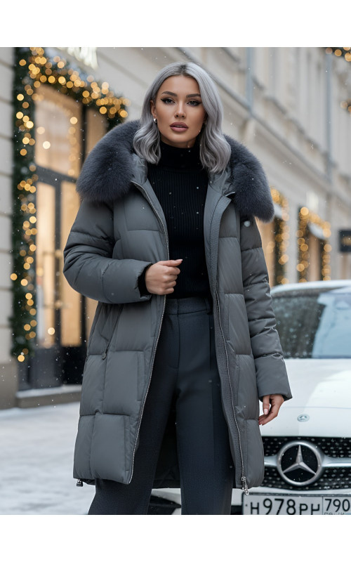 женских пуховиках — натуральный мех песца