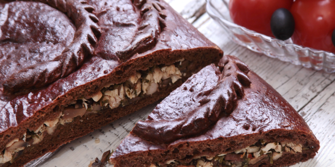 Ржаной пирог с грибами и курицей