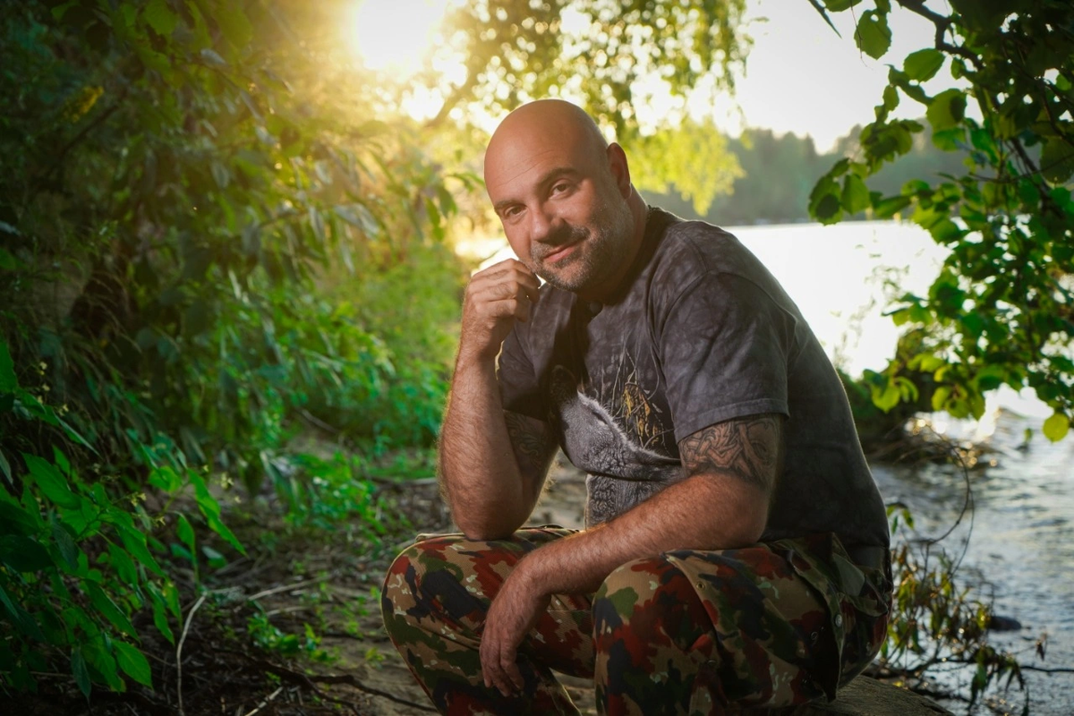 В качестве ведущего