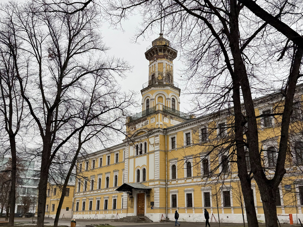 Фото автора канала. Ансамбль Сущёвской полицейской части.