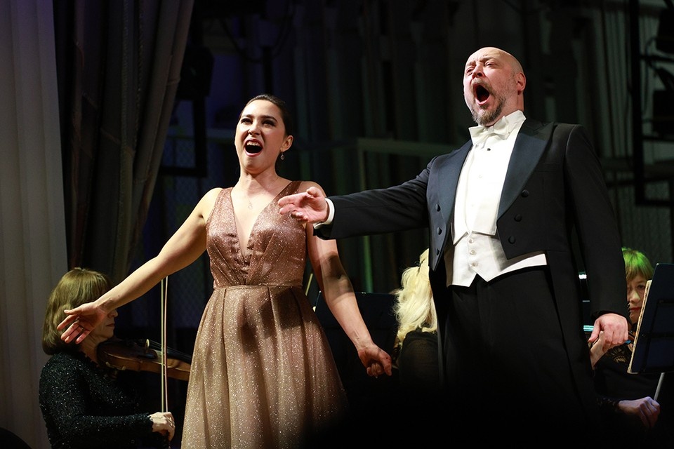    "Новый год с филармонией" Олег УКЛАДОВ