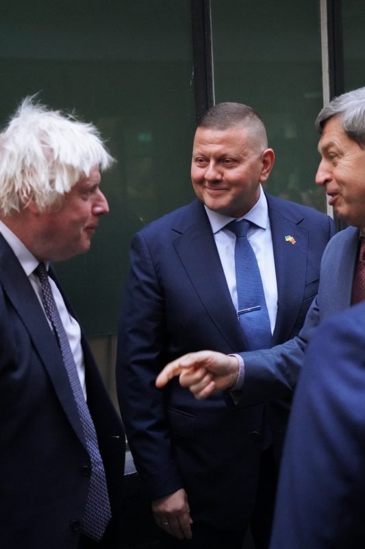   Залужного очень хорошо знают лондонские "ястребы". Фото: соцсети