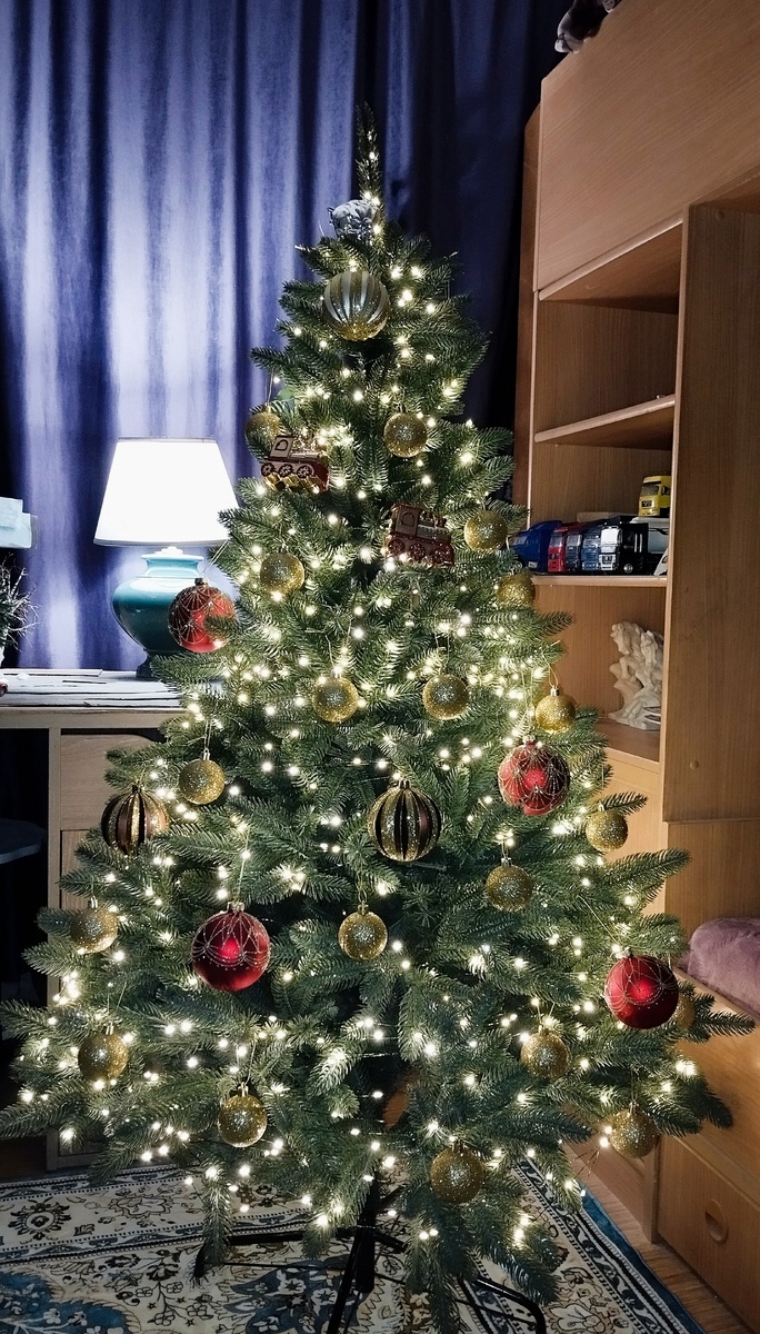 Это елка 2025 года