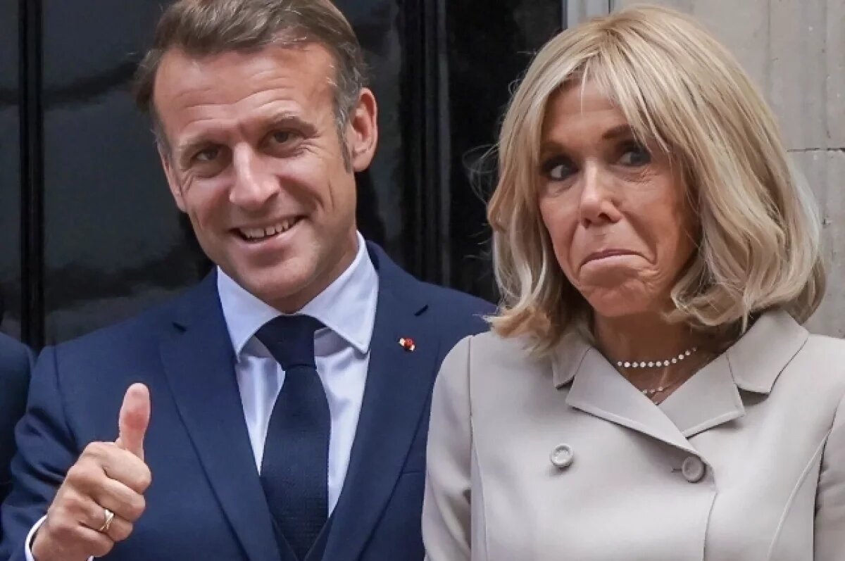    Журнал Closer узнал, что Макроны каждый вечер проводят «интимный ритуал»