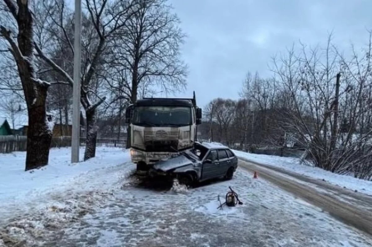    Водитель ВАЗа погиб при столкновении с грузовиком на брянской трассе